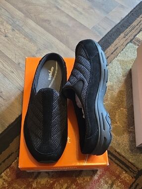 Easy Spirit Black Slip-On Mesh & Suede Comfort Shoes
